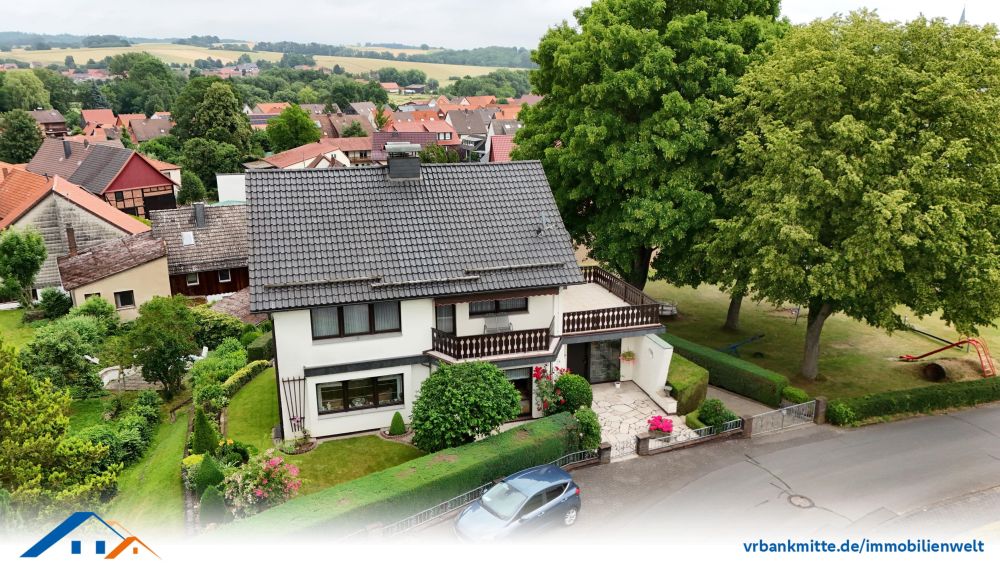 Charmantes Einfamilienhaus mit großem Grundstück, Garage und Blockhütte in Rüdershausen