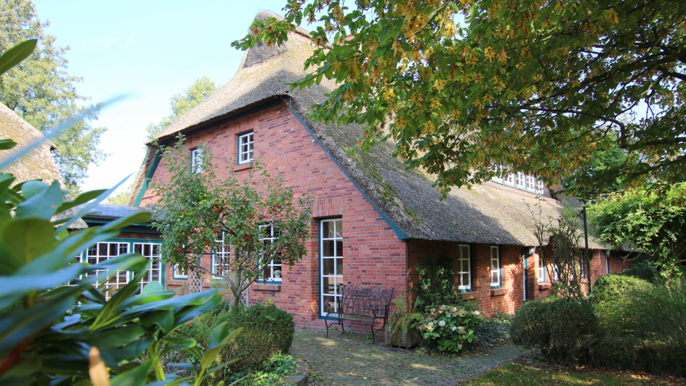 Reetdach-Anwesen mit Sommer-Gästehaus, Garage und Parkgrundstück / nur ca. 600 m zum Zw´ahner Meer (2)