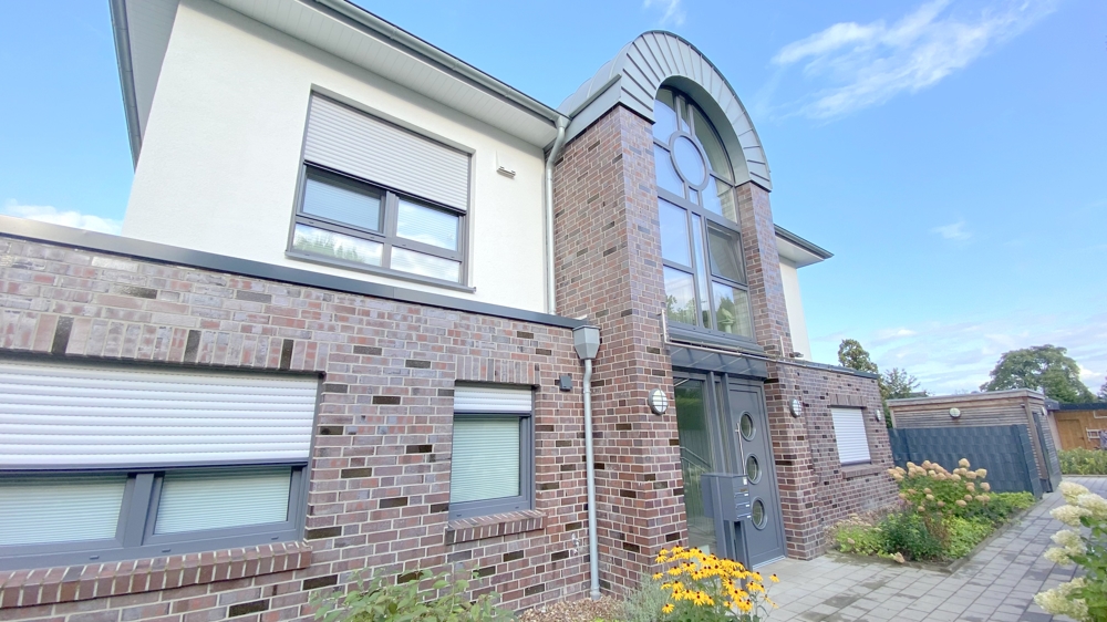 Bezugsfreie, neuwertige 2-Zimmer-Wohnung mit Terrasse, Gartenanteil und Garage in Bad Zwischenahn