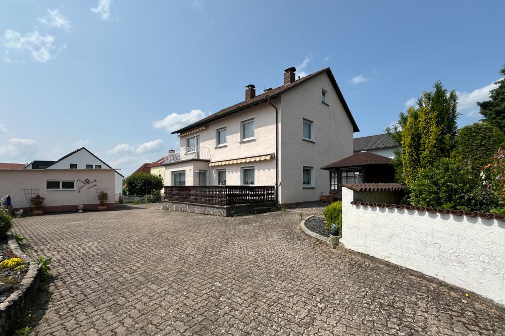 ***Das ist Ihre Chance - sonniges 2-FH mit weiterem Ausbaupotential auf großzügigem Grundstück***