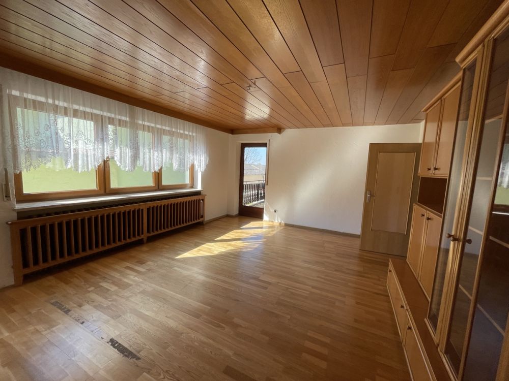 Doppelhaushälfte mit großer Scheune und Garten