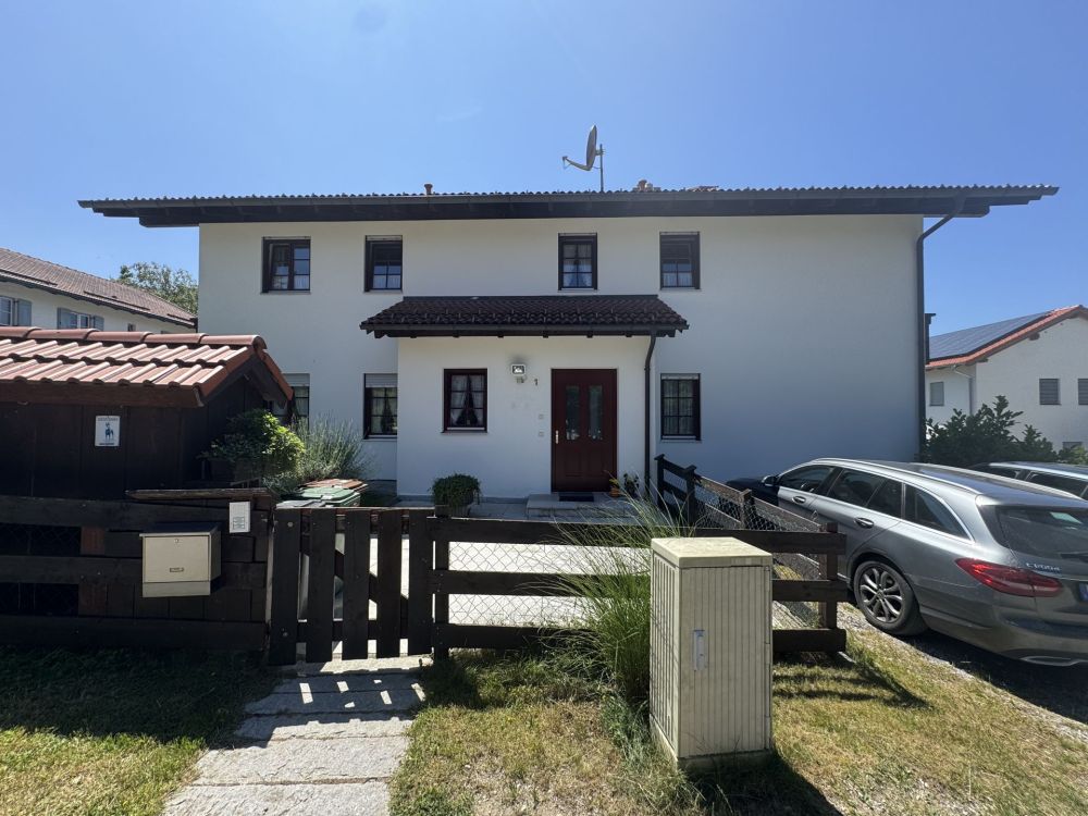 Modernes Mehrfamilienhaus mit Wohn- und Gewerbenutzung