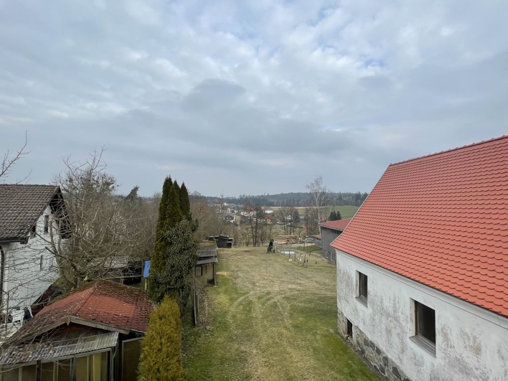 Einfamilienhaus mit Nebengebäude in ruhiger aber zentraler Lage in Thumsenreuth!