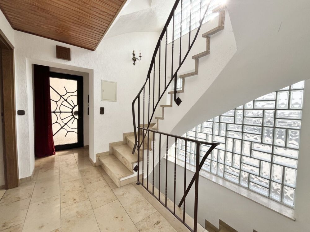 Traumhafte Doppelhaushälfte mit 500 m² Grundstück im Herzen Eschborns