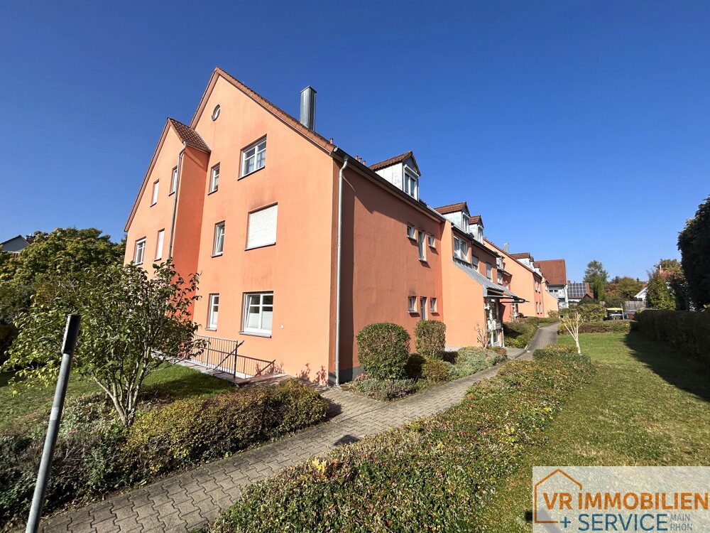 Einziehen und wohlfühlen! - Dachgeschosswohnung mit TG-Stellplatz in 97616 Bad Neustadt/Brendlorenzen