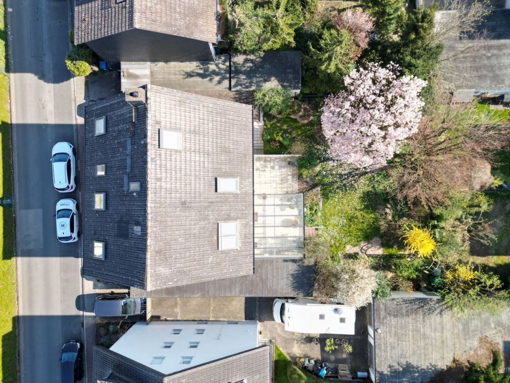 Kapitalanlage trifft Wohnkomfort – Dreifamilienhaus mit Traumgarten in Bad Vilbel-Dortelweil