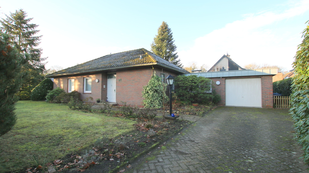 Modernisierung oder Neubau: Bungalow mit großzügigem Eckgrundstück in begehrter Lage in Bad Zw'ahn