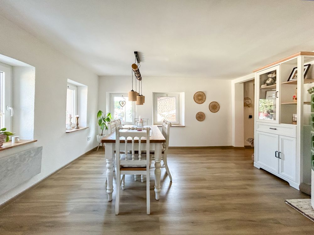 Sanierter Wohntraum: Einfamilienhaus mit PV-Anlage, Klimaanlage und Nebengebäude!