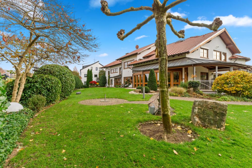 Einzigartiges Mehrgenerationenhaus inklusive traumhaftem Wellnessbereich auf weitläufigem Grundstück