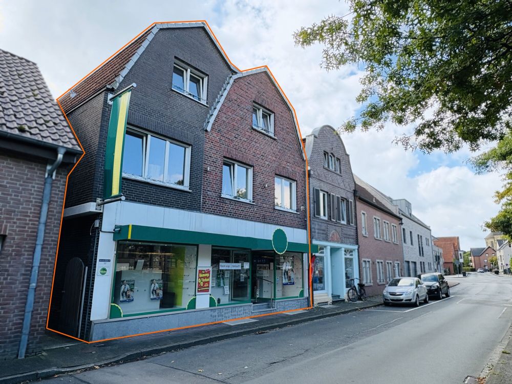 zentral gelegenes & teilsaniertes
Wohn- und Geschäftshaus mit großer
Wohneinheit in Neuenkirchen! (2)