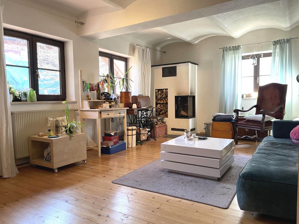 HISTORISCHE 4 ZIMMER-WOHNUNG IM ERDGESCHOSS