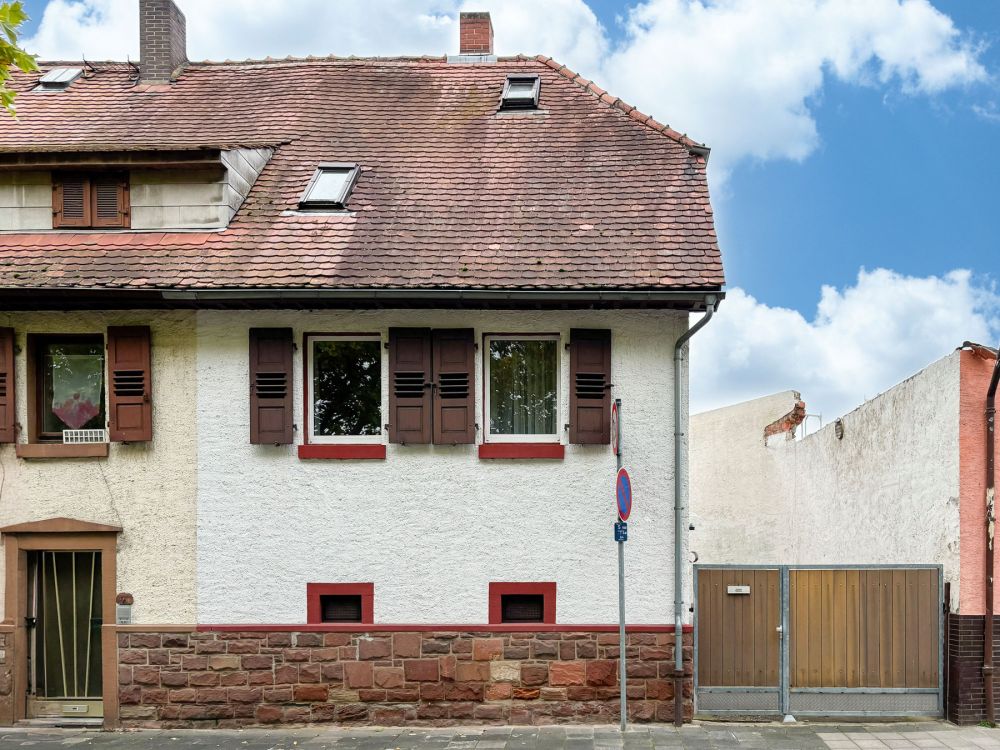 Charmantes Reihenendhaus mit Garage und Innenhof in angenehmer Lage von Reinheim
