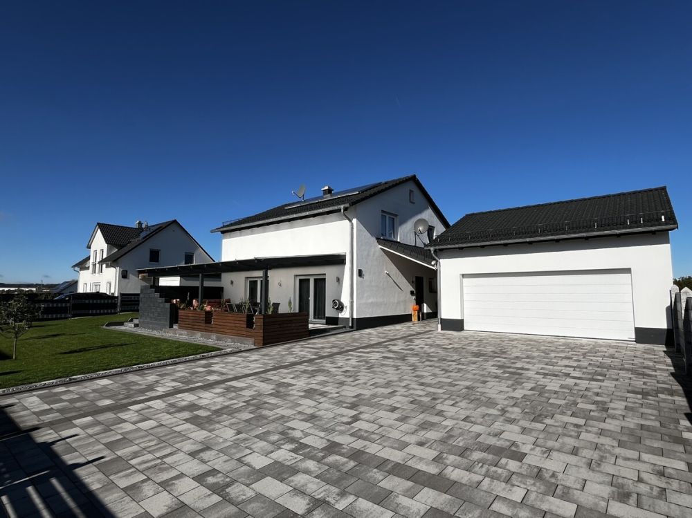 Jung, modern, familienfreundlich - Neuwertiges Einfamilienhaus in Wörnitz!