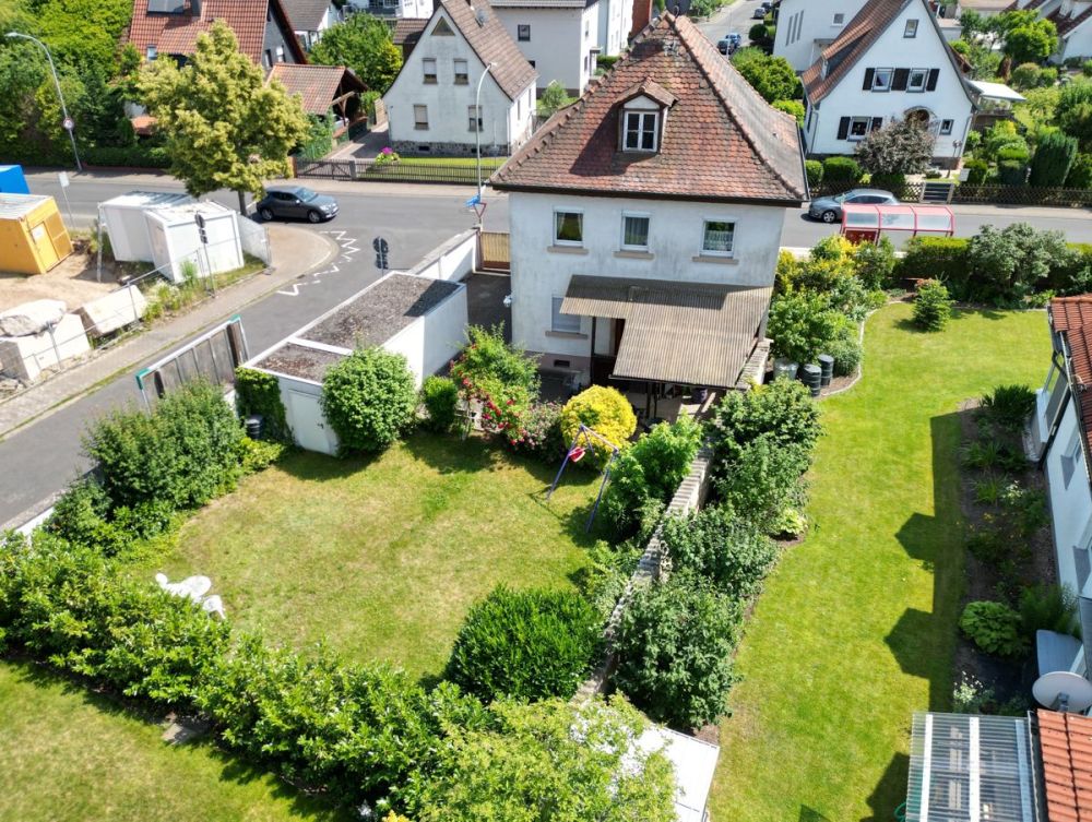 Klassisches Ein-/Zweifamilienhaus mit ansprechendem Gartengrundstück und Garage