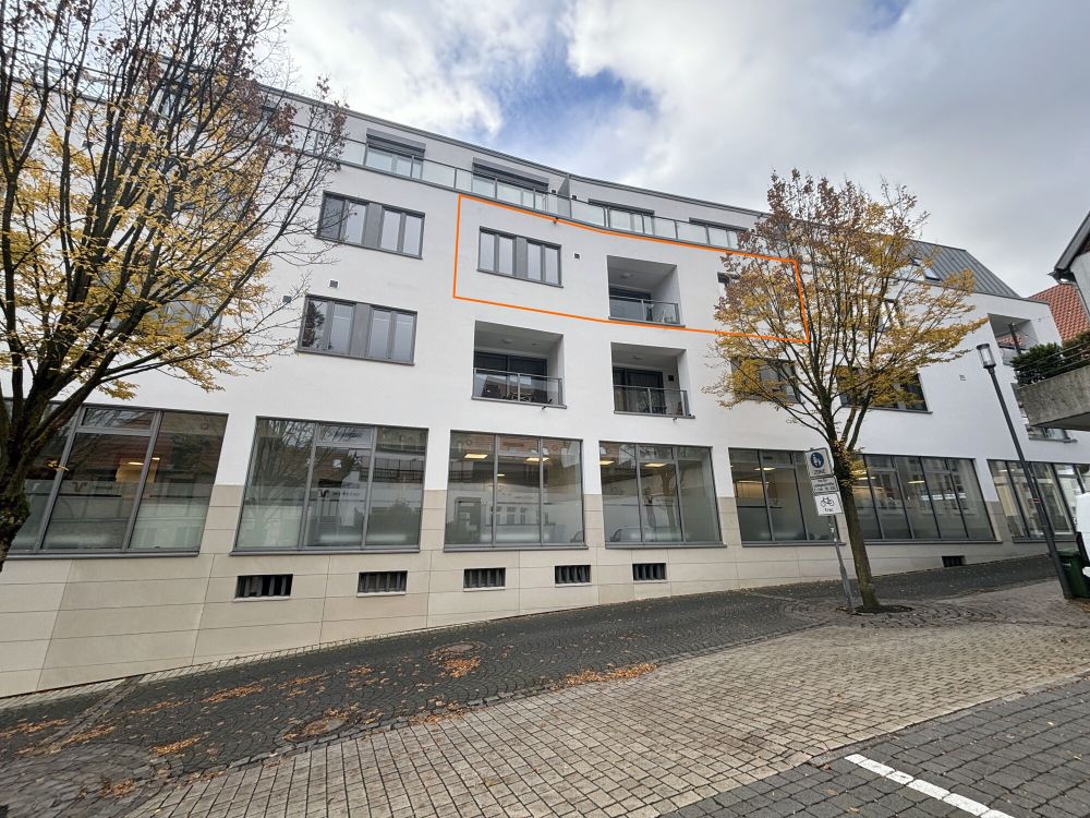 Stilvoll und Modern!
Hochwertige Mietwohnung mit Loggia in der Innenstadt