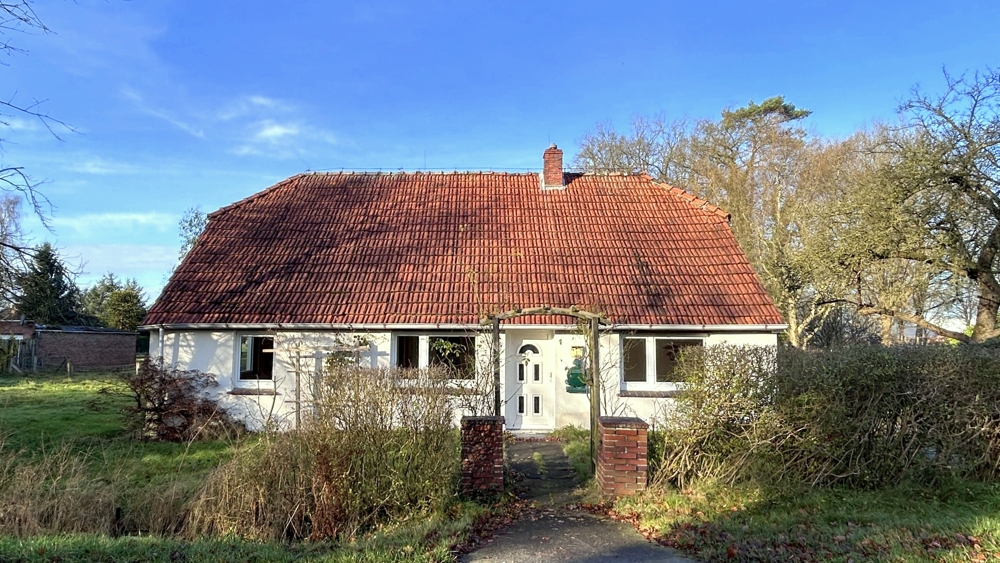 Sanierungsbedürftiges Wohnhaus mit großzügigem Grundstück in verkehrsgünstiger Lage von Bad Zw'ahn (2)