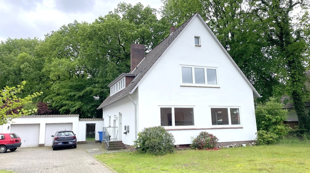 Attraktive 3-Zimmer-Obergeschosswohnung in einem Zweifamilienhaus auf eingegrüntem Grundstück