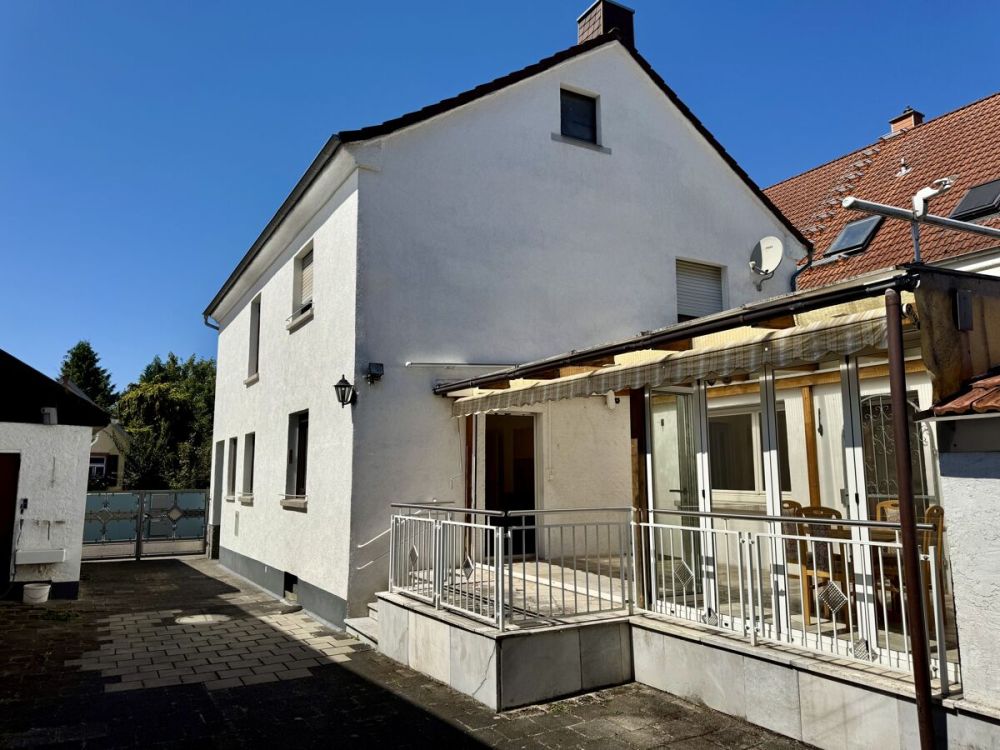 Ein- bis Zweifamilienhaus + Bauplatz