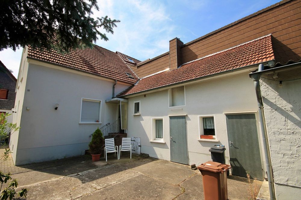 Idyllische Mainlage: Doppelhaushälfte mit Erholungsgrundstück in erster Reihe