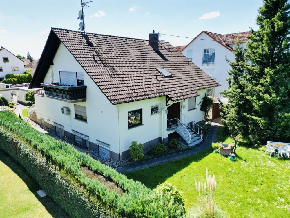 Gartenparadies - Zweifamilienhaus mit Einliegerwohnung