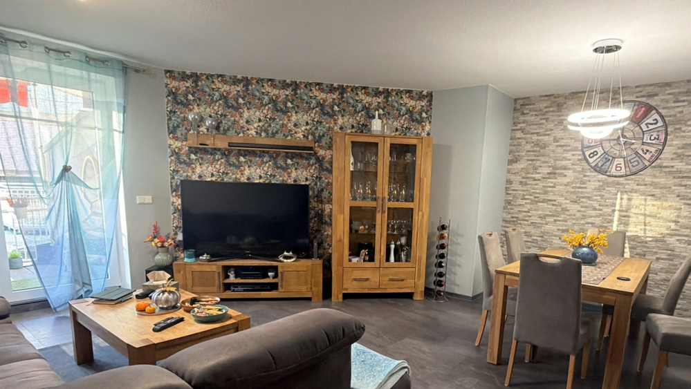 Charmante, modernisierte 2-Zimmer-Wohnung im I. Obergeschoss mit Balkon und Tiefgaragenstellplatz