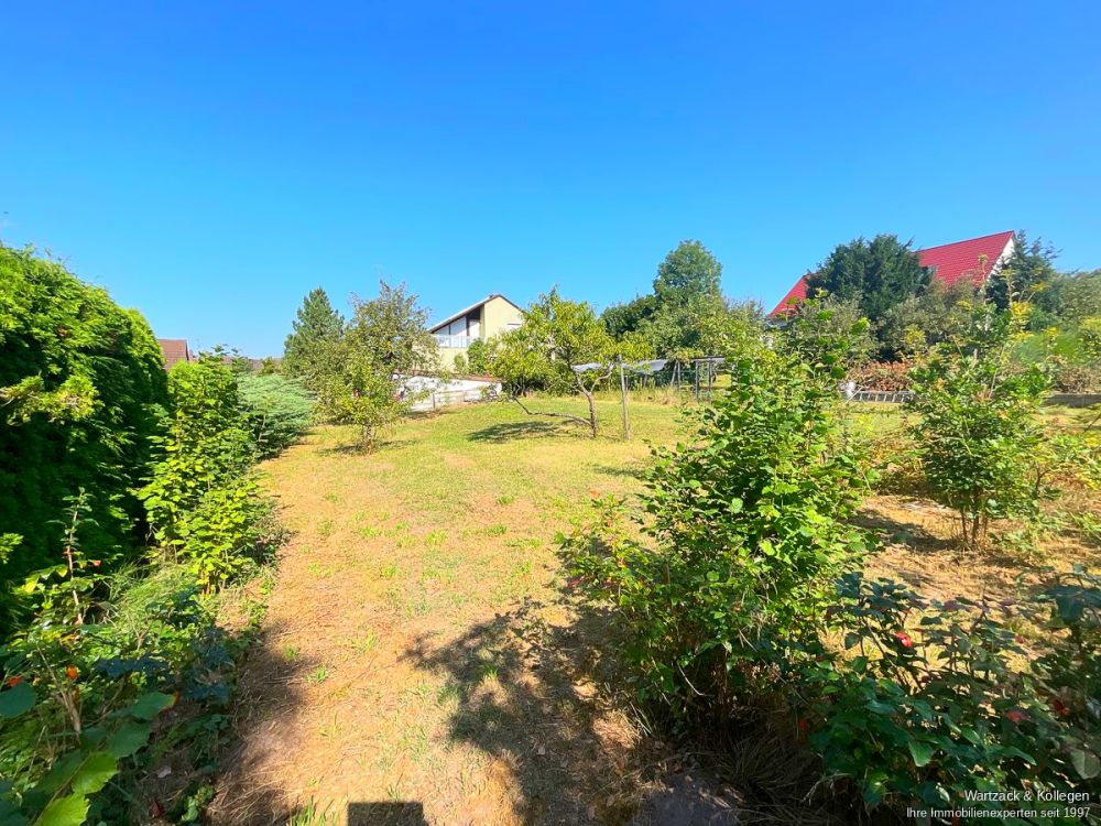 Herrliches Grundstück 
zur sofortigen Bebauung 
mit einem Ein- oder Zweifamilienhaus