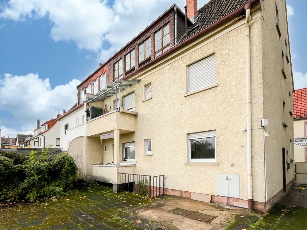 Charmantes Mehrfamilienhaus auf traumhaften Gartengrundstück (Sanierungsobjekt)