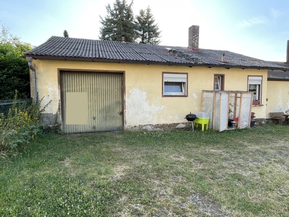 Großes Grundstück mit Nebengebäuden in guter Lage zum Verkauf!