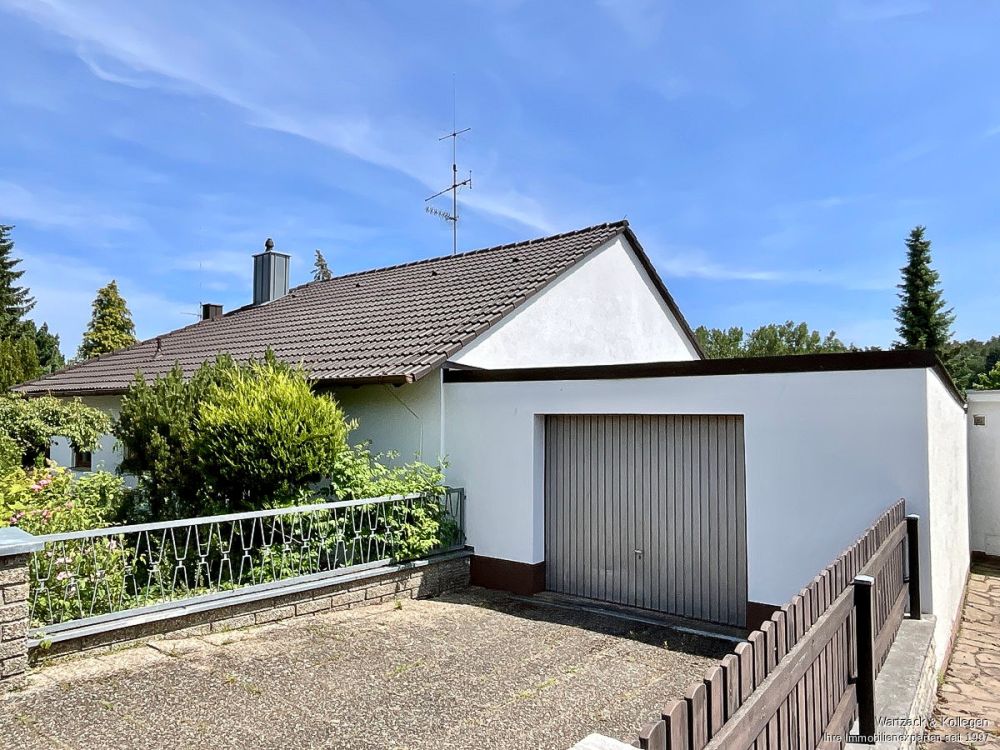 Familiendomizil: Bungalow mit Souterrainflächen