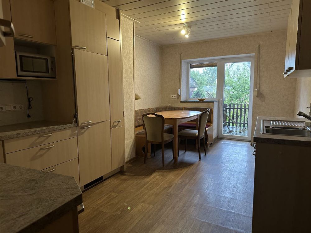 Vielseitiges Wohnhaus mit großem Grundstück und separater Einheit