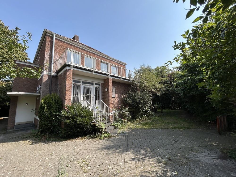 Liebhaber aufgepasst!
*Herrschaftliches Zweifamilienhaus an der Piusallee* (2)