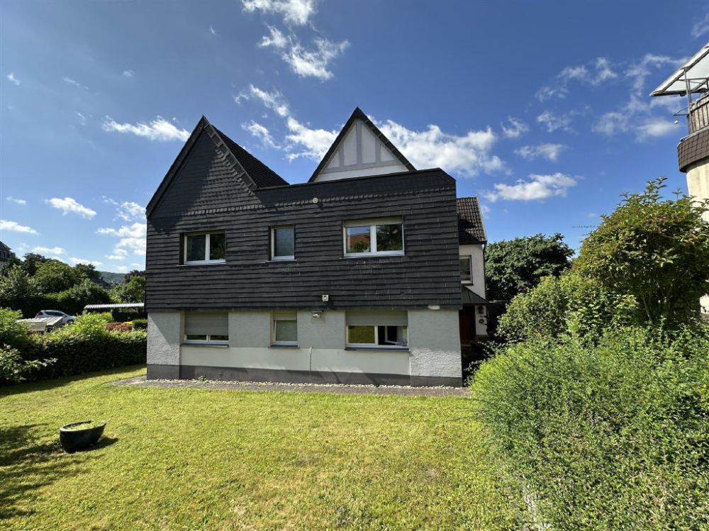 / Domizil mit Potenzial: Großzügiges Zuhause für mehrere Generationen oder zur Vermietung