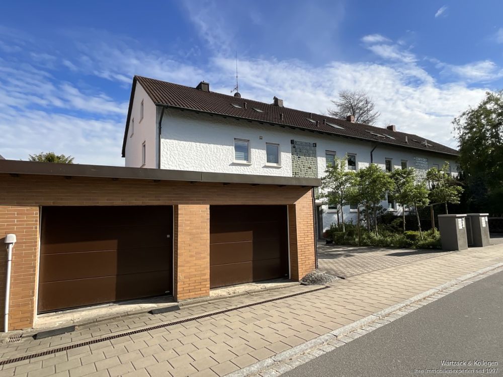 ...zwei Garagen und ...