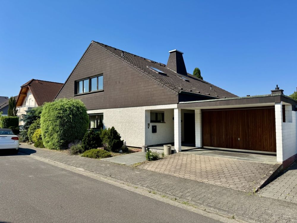 Freistehendes Einfamilienhaus in Traumlage
- Offen, großzügig und umgeben von Grün -