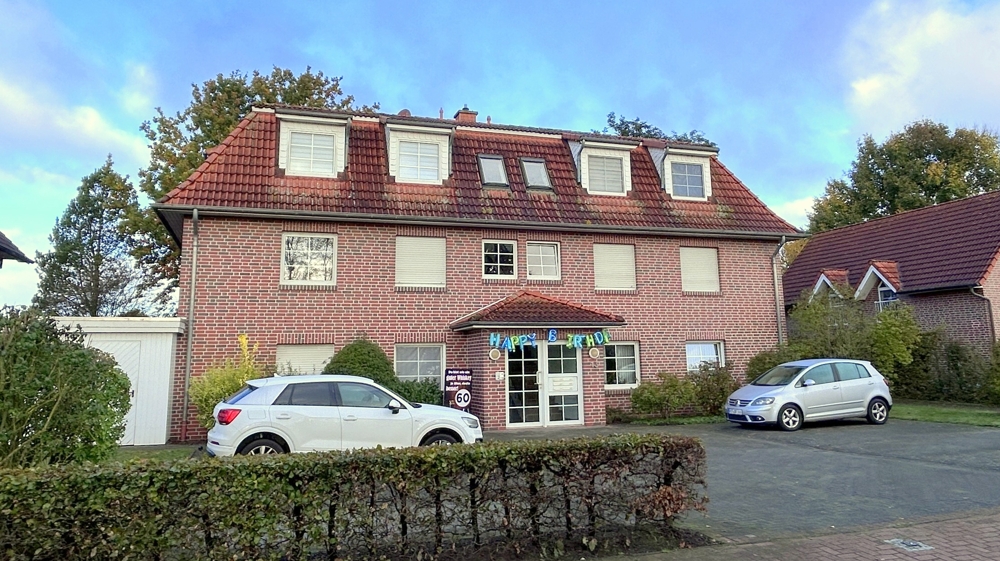 Kapitalanlage! Charmante 3-Zimmer-OG-Wohnung mit Balkon u. Stellplatz in zentraler Lage von Edewecht