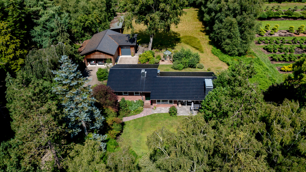 Charmantes Landhaus mit Nebengebäude und Parkgrundstück in idyllischer Wohnlage in Bad Zwischenahn