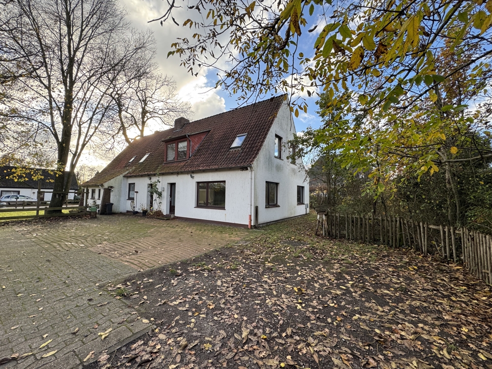 Seltene Gelegenheit im Ortskern von Fischerhude – Doppelhaus auf großem Grundstück