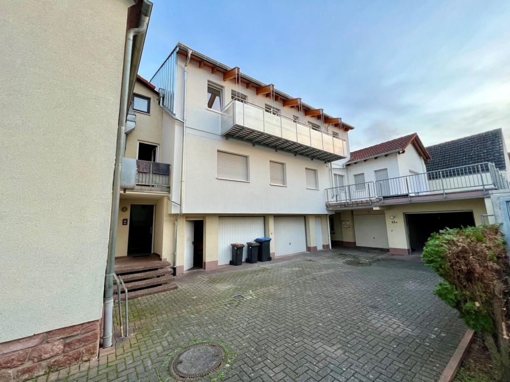 Kapitalanlage mit Entwicklungspotenzial – zwei gepflegte Häuser im Stadtkern von Erlenbach am Main