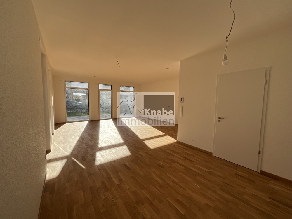 Eingangsbereich mit Blick ins das Wohn- und Esszimmer