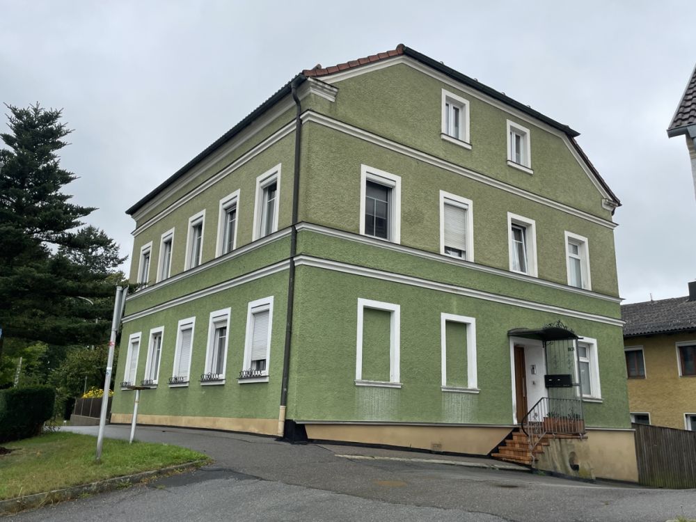 Ein teilvermietetes Zweifamilienhaus in guter Lage in Pleystein!