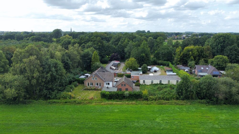 Wohnglück im Grünen, mit Bick ins Weite!
Zweifamilienhaus mit 
ca. 4.900 m² Grundstück
in Rheine (2)