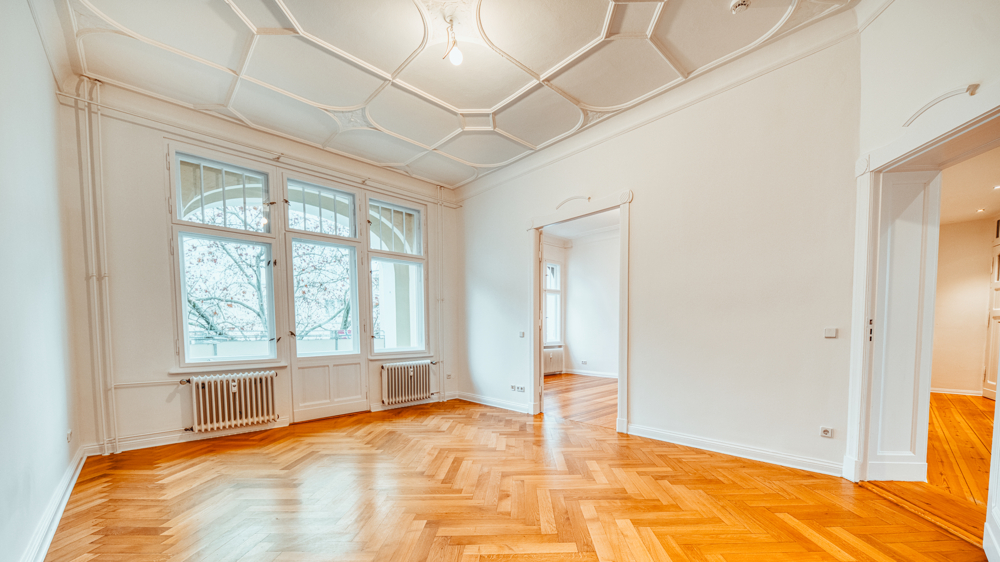 Urban und elegant! Stilvolle Vier-Zimmer-Eigentumswohnung mit Südwest-Balkon in Berlin-Schöneberg (2)