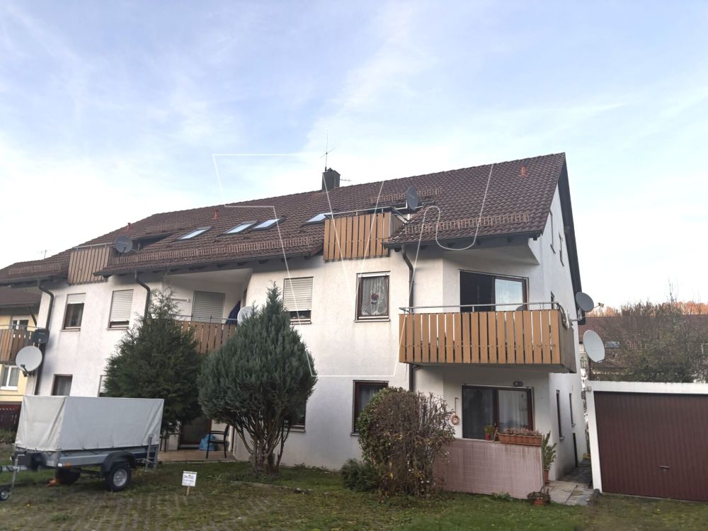 Gepflegte 3-Zimmer-Dachgeschosswohnung mit Stellplatz und Südbalkon