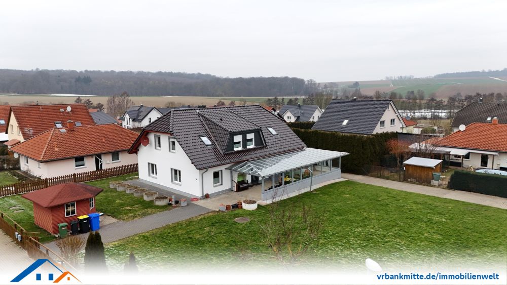 Vorder- und Seitenansicht