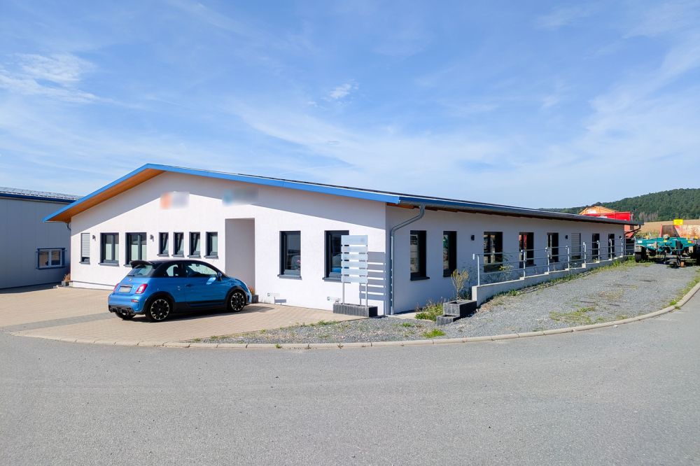 Neuwertiges Gewerbeobjekt – Büro-Gebäude, Lager- & Werk-Halle
in Erbach!