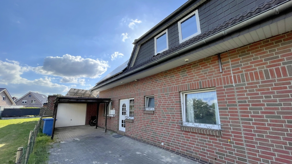 Kapitalanlage! Solide Doppelhaushälfte mit PV-Anlage, Garage und großem Gartenbereich in Friesoythe