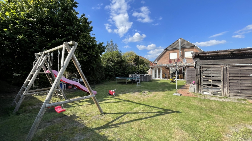 Kapitalanlage! Solide Doppelhaushälfte mit PV-Anlage, Garage und großem Gartenbereich in Friesoythe (2)