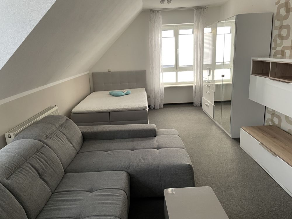 Dachgeschosswohnung mit Balkon zu vermieten!