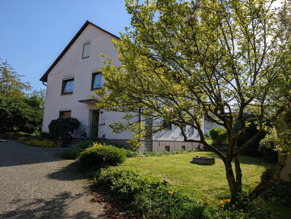 Ideal für die große Familie oder mehrere Generationen - Zweifamilienwohnhaus mit Nebengebäude in Windelsbach (2)