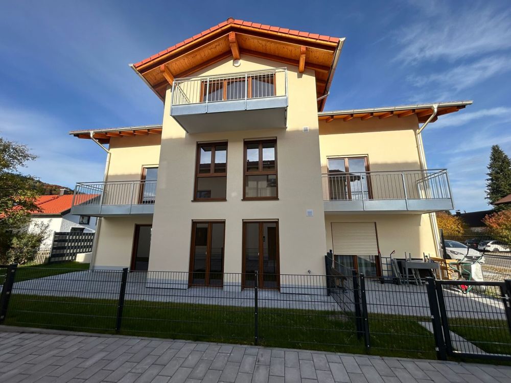 PREISREDUZIERUNG
Erstbezug. Hochwertige Materialien. Lichtdurchflutet.